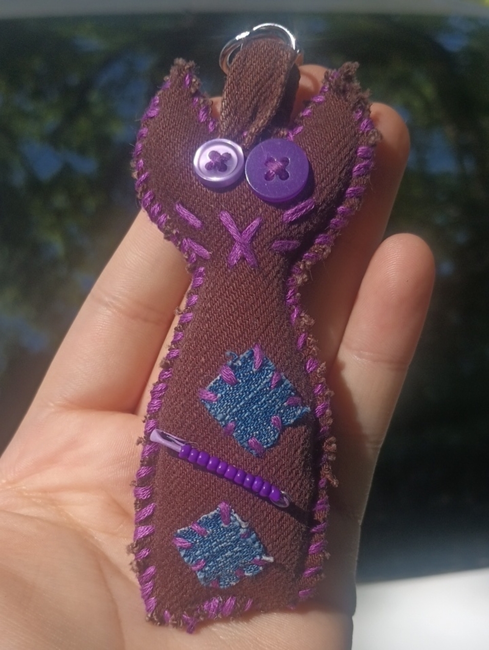 Handcrafted Denim Cat Keychain - Picture 4 of 5